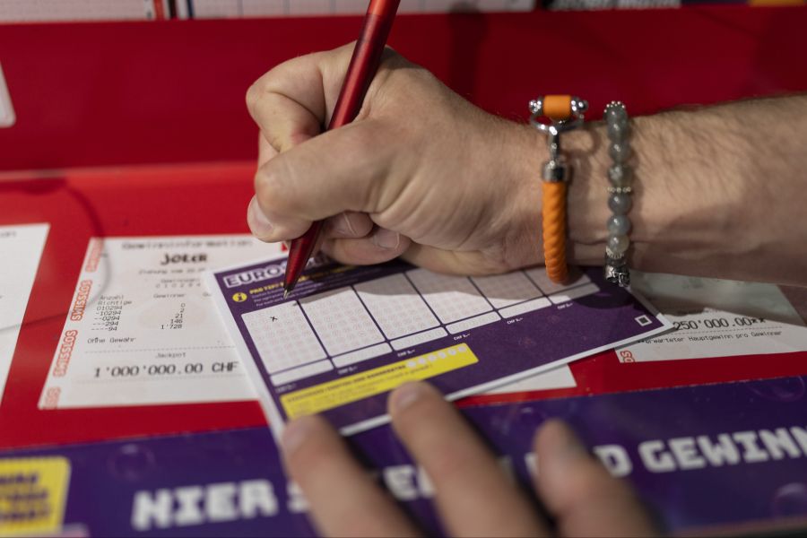 Zwei Mitspielende erhalten eine monatliche Zahlung von 2222 Franken während fünf Jahren dank der Ziehung von Eurodreams vom Montag. (Archivbild)