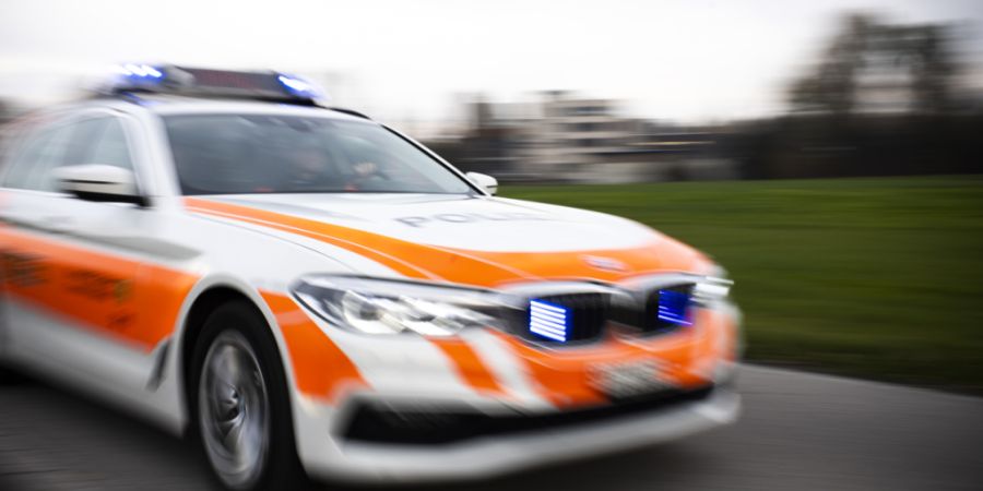 Eine Polizeipatrouille konnte den möglichen Täter nach einem Überfall in Schänis SG festnehmen. (Archivbild)