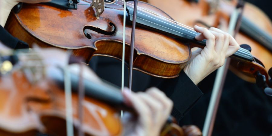 Musikerinnen und Musiker aus zwölf europäischen Ländern vereinen sich bei einer «Europasinfonie». Die Streicherinnen und Streicher sitzen beispielsweise in Dresden. (Themenbild)