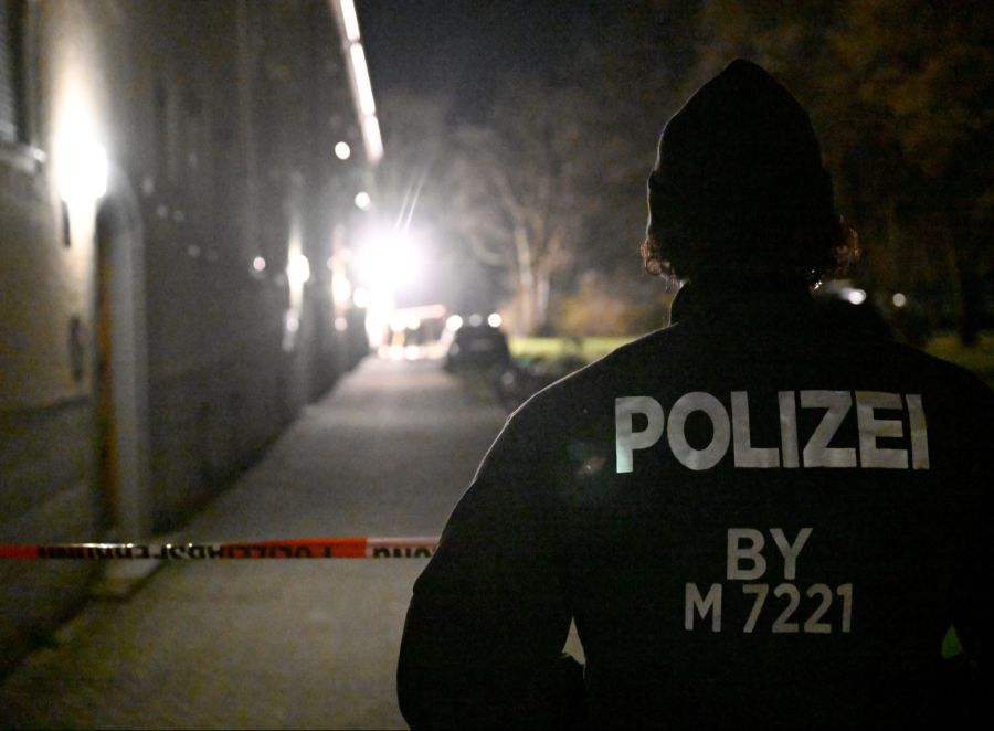 Die Besitzerin erstattete sofort Anzeige wegen Hausfriedensbruchs und die Polizei erstellte eine Täterbeschreibung.