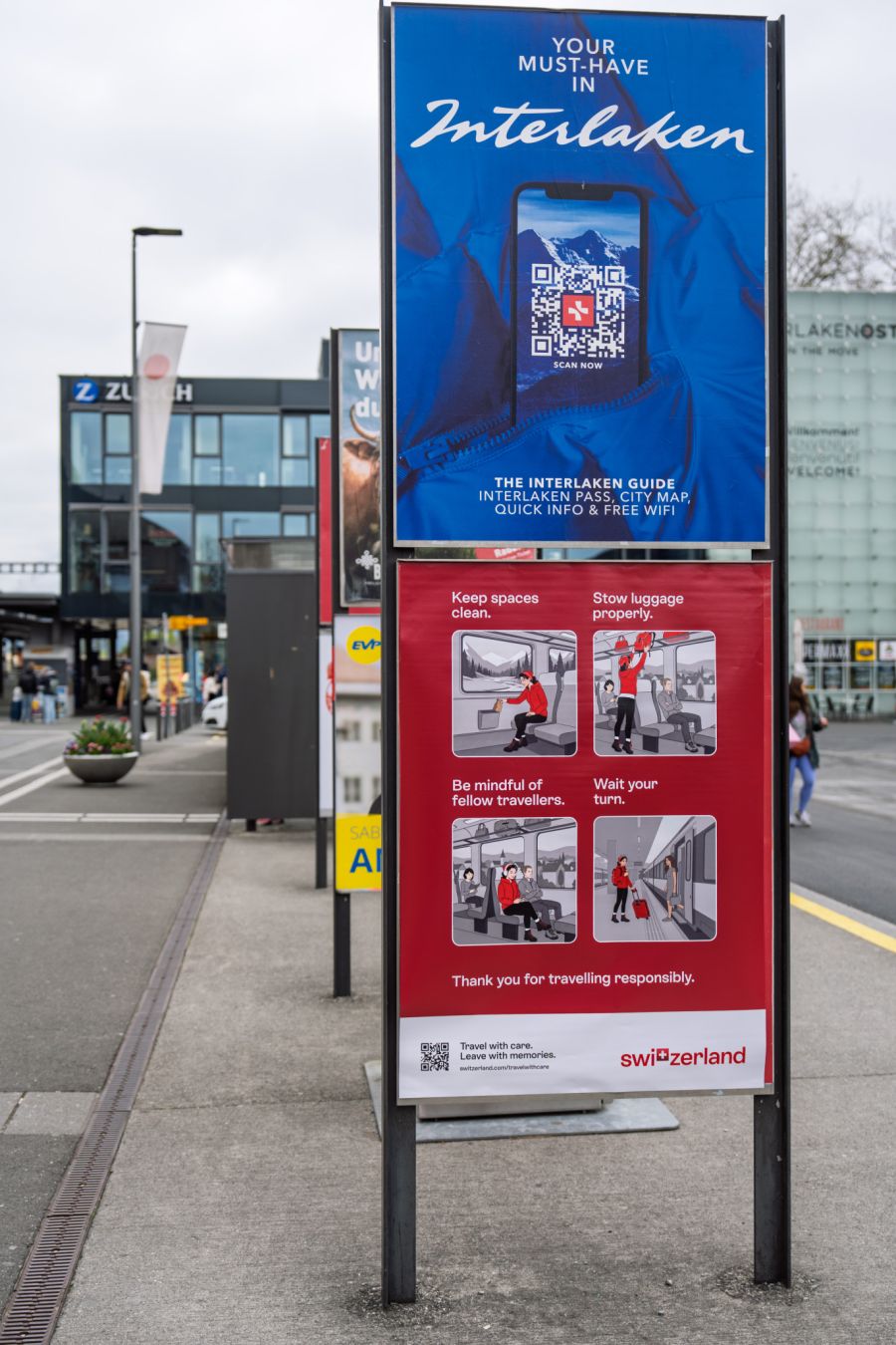 Die ersten Plakate hängen derzeit an den Touri-Hotspots Interlaken BE und Luzern.