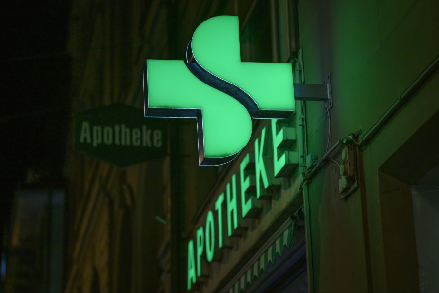 Die Apotheken kaufen diese Produkte hierzulande ihrerseits zu höheren Preisen ein, so PharmaSuisse.