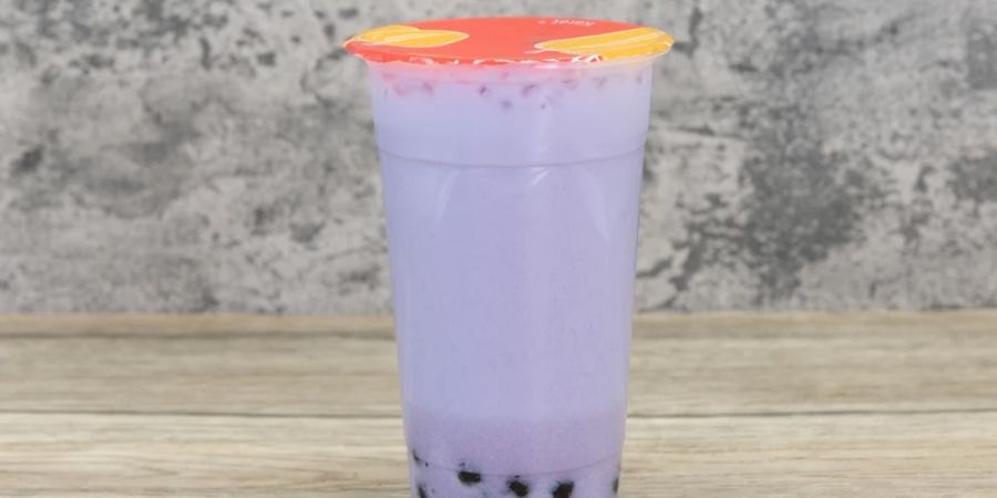 Bubble Tea Taro-Milchtee lilafarben schwarze Boba Kugeln