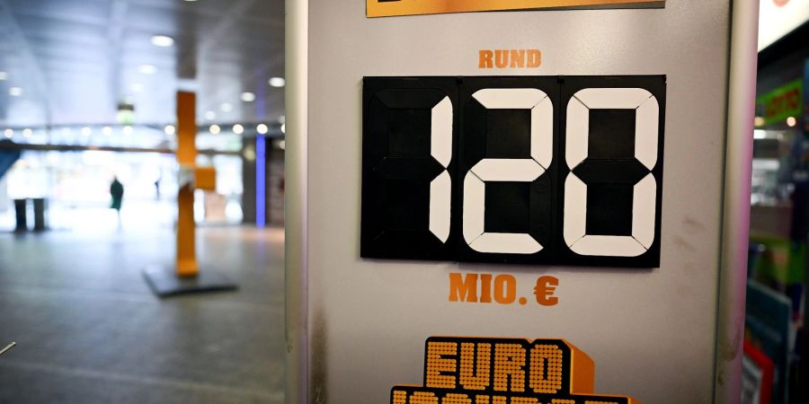 Der Eurojackpot in Höhe von 120 Millionen Euro ist geknackt worden.