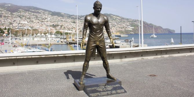 Ronaldo Statue