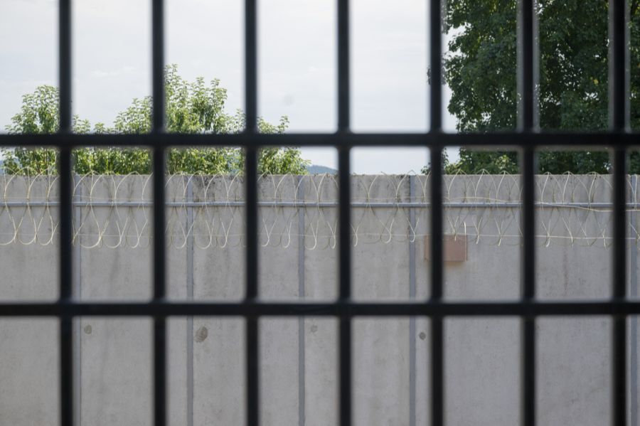 Gegen das Ehepaar wurden Haftbefehle erlassen. Beide wurden in getrennten Haftanstalten untergebracht. (Symbolbild)