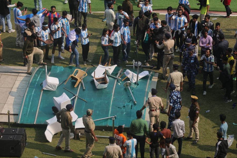 Viele Fans zahlten einen hohen Preis – und bekamen die Fussball-Legende kaum zu sehen.