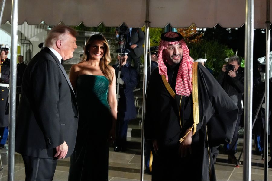 Donald Trump und First Lady Melania Trump begrüssen den saudischen Kron-Prinzen Mohammed bin Salman.