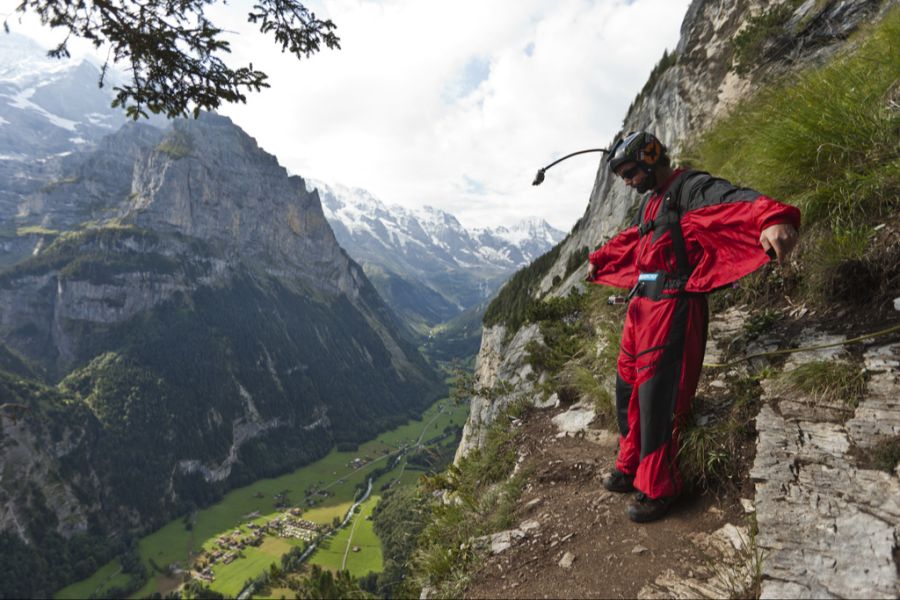 Lauterbrunnen Basejumper Springer Wingsuit