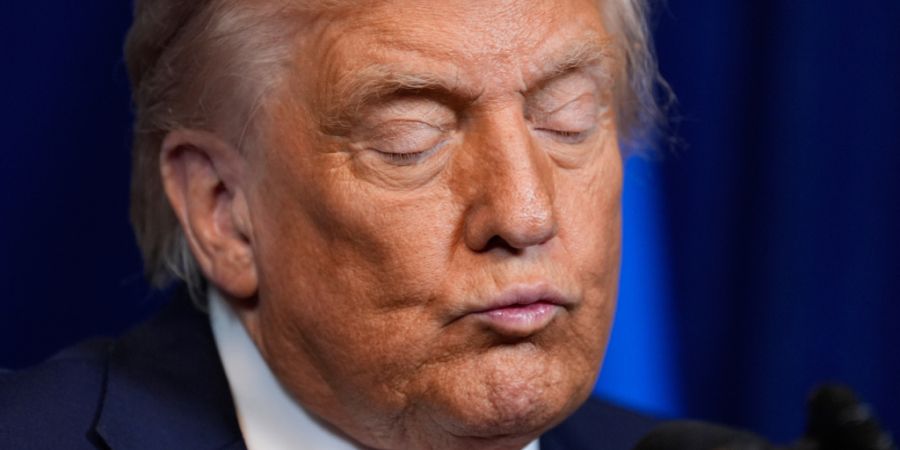 dpatopbilder - US-Präsident Donald Trump spricht während einer Pressekonferenz mit Israels Ministerpräsident Netanjahu in Mar-a-Lago. Foto: Alex Brandon/AP/dpa