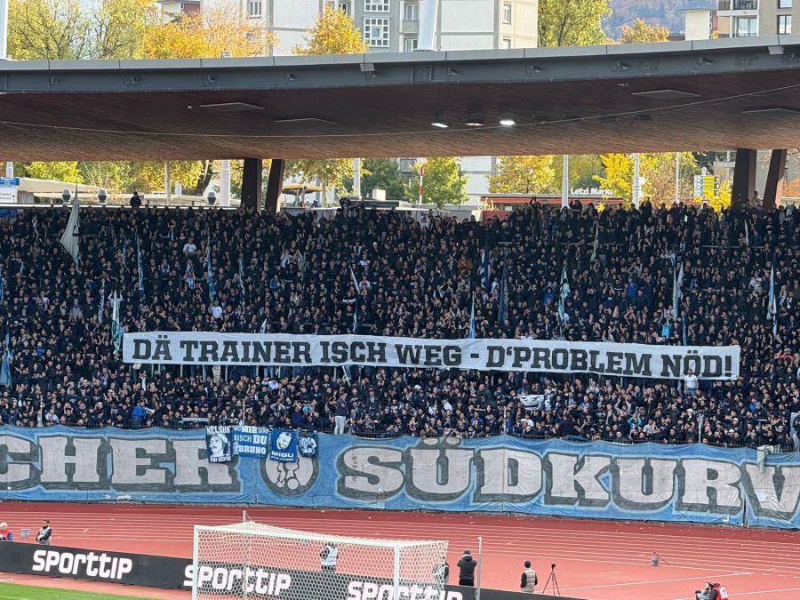 Die Anhänger des FC Zürich machen schon vor der Partie klar: Mit dem Trainerwechsel sind nicht alle Probleme gelöst.