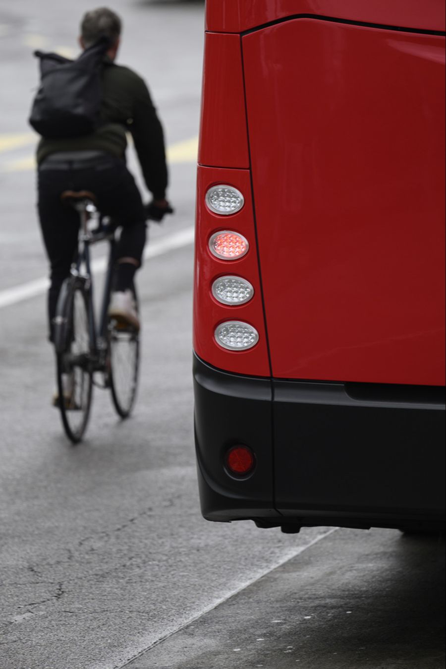 Die geteilte Umweltspur beim Bollwerk ist aus diversen Gründen nicht als solche geeignet, moniert «Pro Velo Bern».