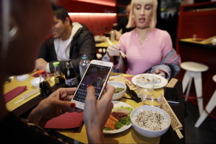 Fast 95 Prozent der Personen ab 14 Jahren nutzen das Internet.