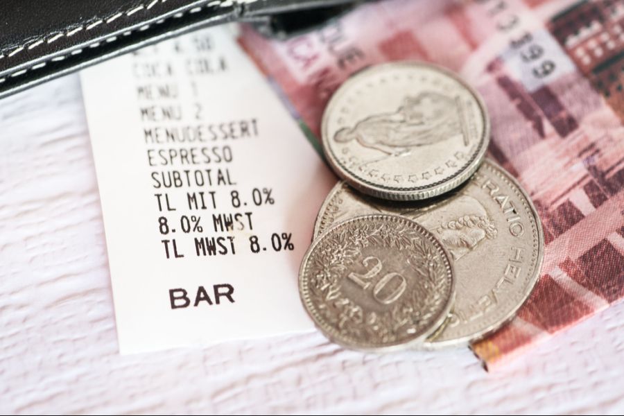 In der Schweiz ist Trinkgeld freiwillig und kein Muss – es gilt als Zeichen der Wertschätzung.