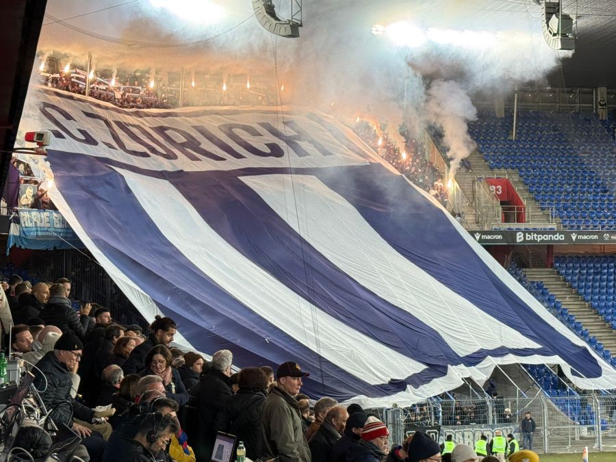Und auch die Anhänger des FC Zürich haben sich für den Klassiker etwas einfallen lassen.