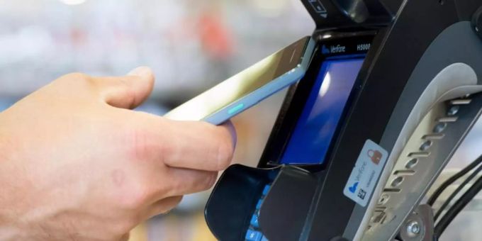 Immer mehr Anbieter bringen auch in Deutschland Mobile Pay-Möglichkeiten auf den Markt. Foto: Franziska Gabbert Immer mehr Anbieter bringen auch in Deutschland Mobile Pay-Möglichkeiten auf den Markt. Foto: Franziska Gabbert
