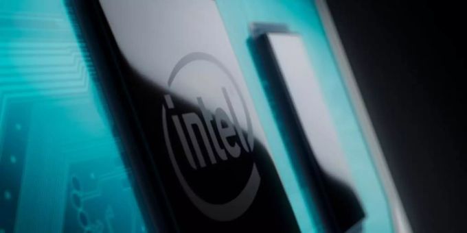 Das Logo des Herstellers auf einem animierten Prozessorchip. Intel Alder Lake