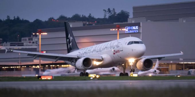 Ein Flugzeug der Star Alliance am Flughafen Zürich. star alliance