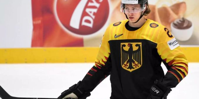 Deutschlands Eishockey-Talent Moritz Seider würde gerne noch ein Jahr in Mannheim bleiben. Foto: Monika Skolimowska/zb Deutschlands Eishockey-Talent Moritz Seider würde gerne noch ein Jahr in Mannheim bleiben. Foto: Monika Skolimowska/zb