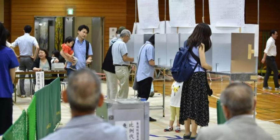 Ministerpräsident Abe kann mit einer komfortablen Mehrheit rechnen