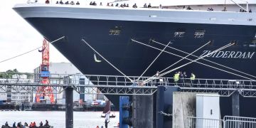 Aktivisten blockieren Kreuzfahrtschiff