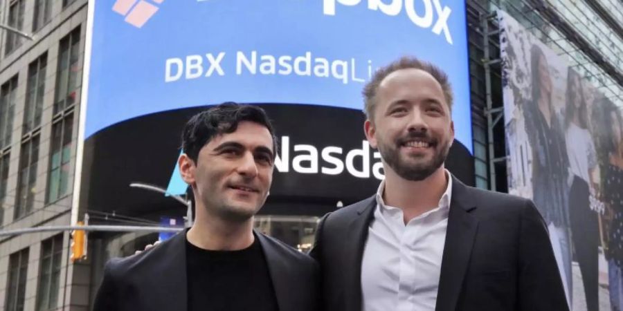 Die Dropbox-Gründer Arash Ferdowsi (l) und Drew Houston in New York. Foto: Richard Drew/AP