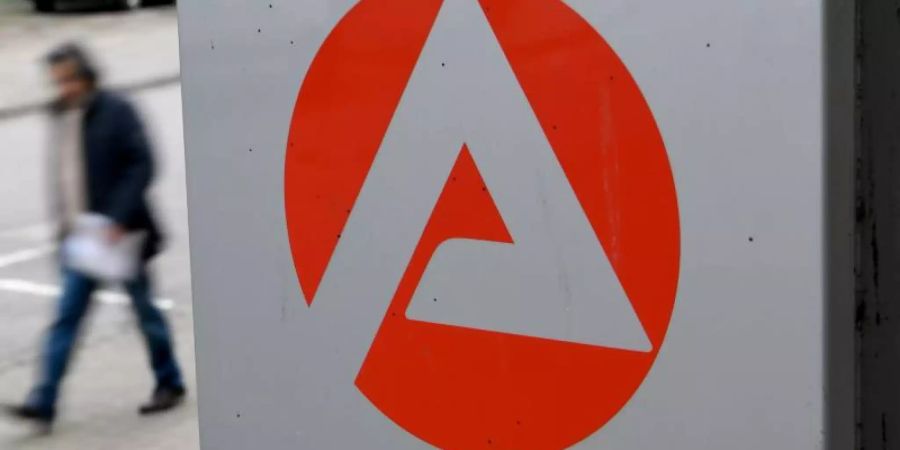 Die Gesamtzahl der Arbeitslosen liegt bei 2,216 Millionen. Foto: Sonja Wurtscheid