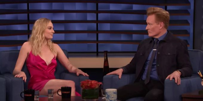 Conan O'Brien überlegt sich nächstes Mal wohl zweimal, ob er sich auf ein Trinkspiel einlässt. conan o'brien