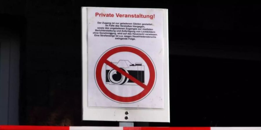 Fotografierverbot beim Kyffhäusertreffen 2017 der AfD-Gruppierung «Der Flügel», das der Partei möglicherweise eine erneute Strafzahlung einbringt. Foto: Peter Förster