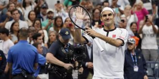 Wie ausgewechselt - Roger Federer siegt gegen Daniel Evans ohne Mühe Wie ausgewechselt - Roger Federer siegt gegen Daniel Evans ohne Mühe