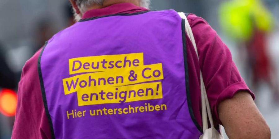 «Deutsche Wohnen Co enteignen!»: Die Berliner Bürgerinitiative hat nach eigenen Angaben bisher 77.001 Unterschriften gesammelt. Foto: Monika Skolimowska