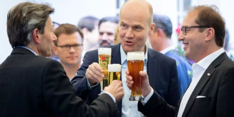 Anstossen zum GroKo-Klausurauftakt