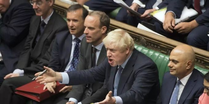 Am Schauplatz seiner jüngsten Niederlagen: Boris Johnson spricht im britischen Parlament. Foto: Jessica Taylor/House of Commons/AP Am Schauplatz seiner jüngsten Niederlagen: Boris Johnson spricht im britischen Parlament. Foto: Jessica Taylor/House of Commons/AP