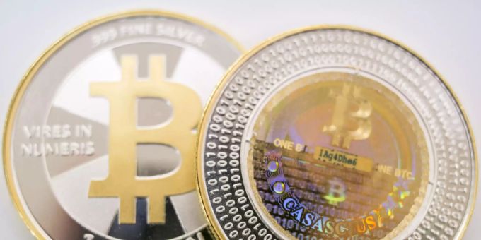 Der Bitcoin Fällt Wieder Unter 10000 Dollar Marke