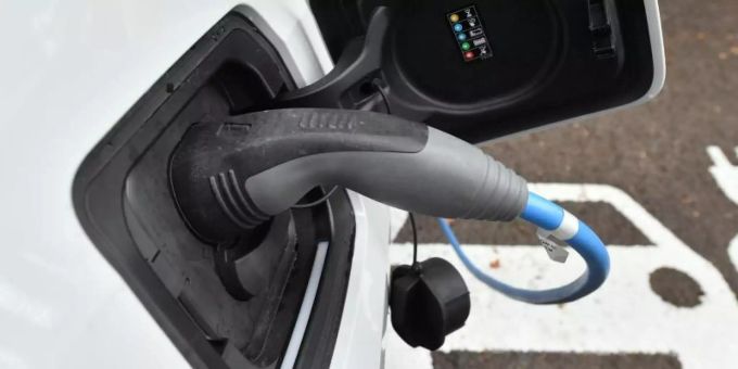 Die Bundesregierung verlängert die staatliche Kaufprämie für Elektroautos bis Ende 2020. Foto: Hendrik Schmidt Die Bundesregierung verlängert die staatliche Kaufprämie für Elektroautos bis Ende 2020. Foto: Hendrik Schmidt