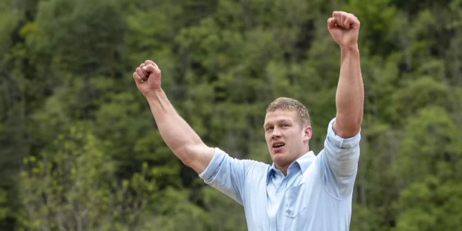 Pirmin Reichmuth jubelt nach dem Festsieg am Urner Kantonalen 2019.