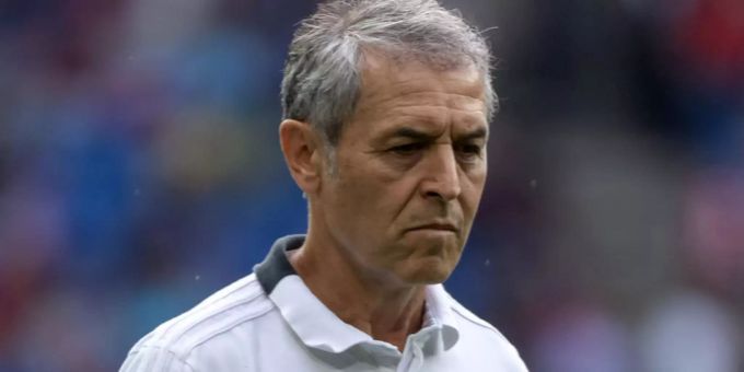 Sorgenvoller Blick von Marcel Koller, Trainer des FCB. FCB Marcel Koller