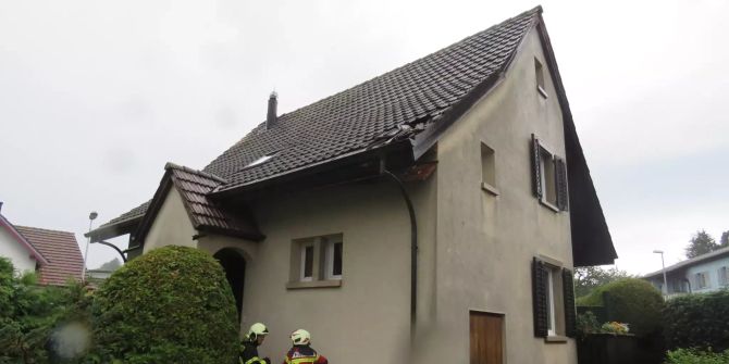 Blitz schlug in Einfamilienhaus ein.