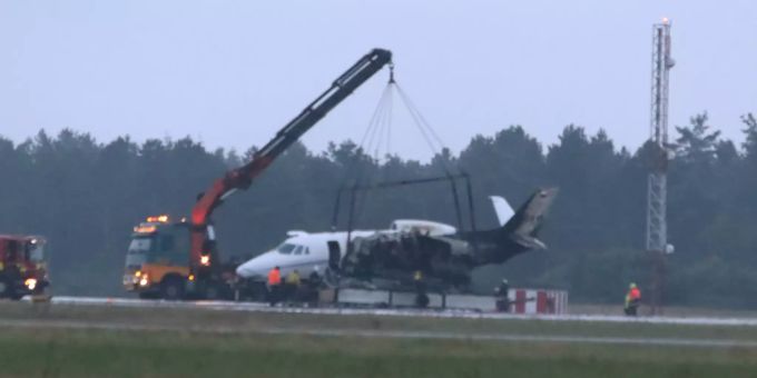Pinks Tour-Jet nach dem Unfall. Der Flieger fing Flammen. Pinks