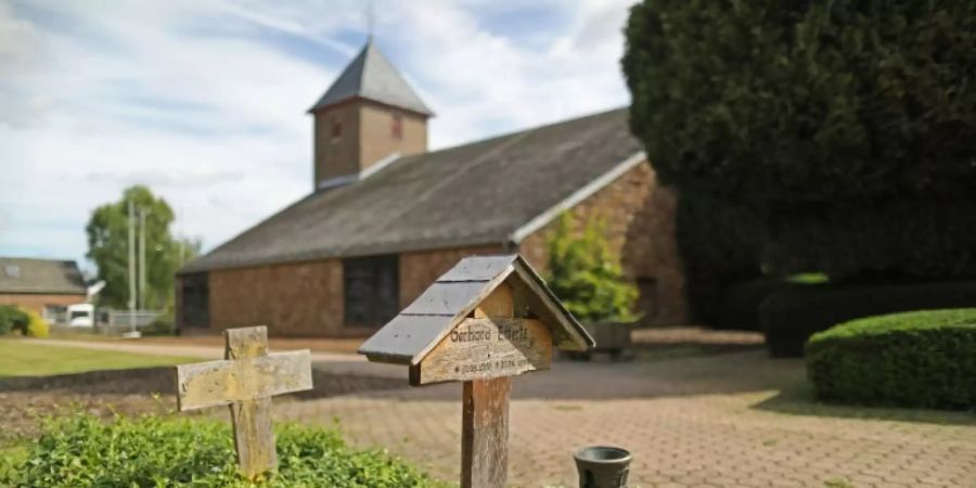 Tatort Kirche - hier eine Ex-Dorfkirche im Rheinland