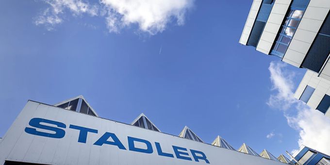 Der Zugbauer Stadler Rail hat im vergangenen Jahr wieder deutlich mehr verdient. Bis 2026 rechnen die Ostschweizer mit starkem Wachstum. (Archivbild) Stadler Rail