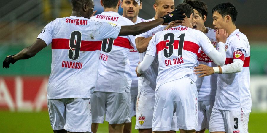 Der VfB Stuttgart setzte sich spät in Paderborn durch.