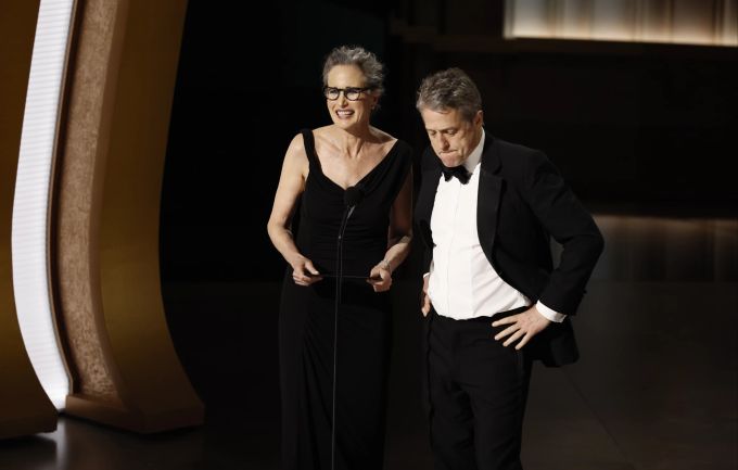 Andie McDowell und Hugh Grant verliehen gestern Abend einen Oscar. Hugh Grant Oscar