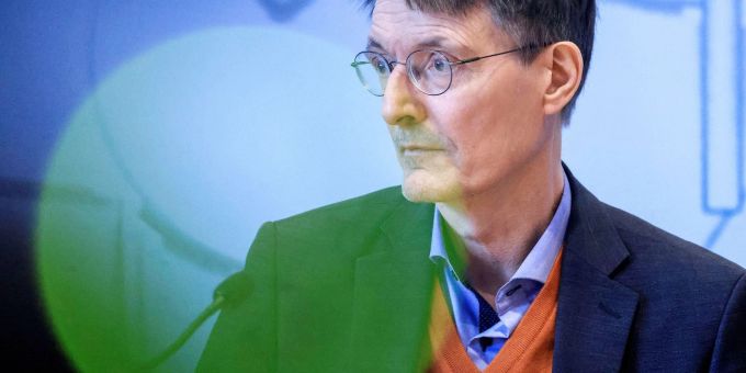 Gesundheitsminister Karl Lauterbach will Eckpunkte zu der geplanten Krankenhausreform bis zum Sommer vorstellen. Gesundheitsminister Karl Lauterbach will Eckpunkte zu der geplanten Krankenhausreform bis zum Sommer vorstellen.