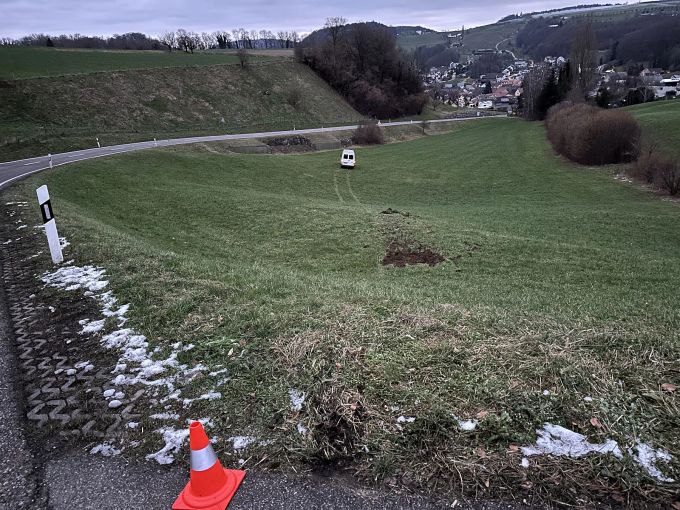 Die Polizei sucht Zeugen. Basel-Landschaft Unfall