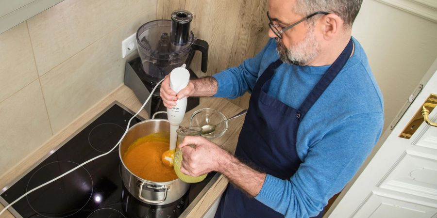 Bevor Sie einen Stabmixer kaufen, sollten Sie sich überlegen, was Sie damit pürieren oder mixen wollen.