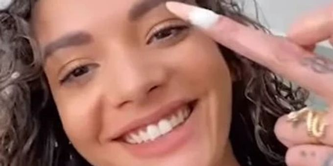 Tattoo & Stinkefinger - So tickt die neue Bachelorette Yara Buol (25)