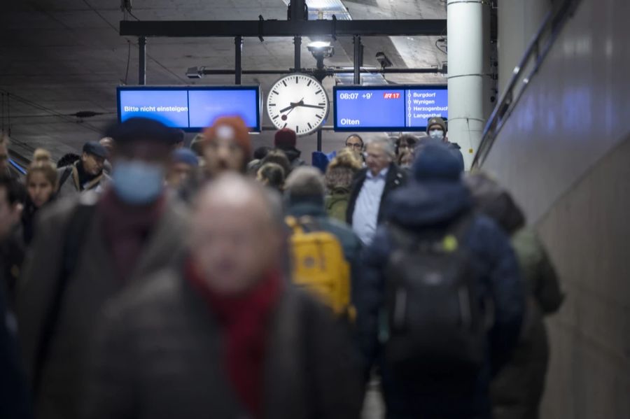 Es gebe zwar nicht mehr Vorfälle, so die SBB. Eine kleine Menge an Pendlern beschäftige das Personal aber sehr. (Symbolbild)