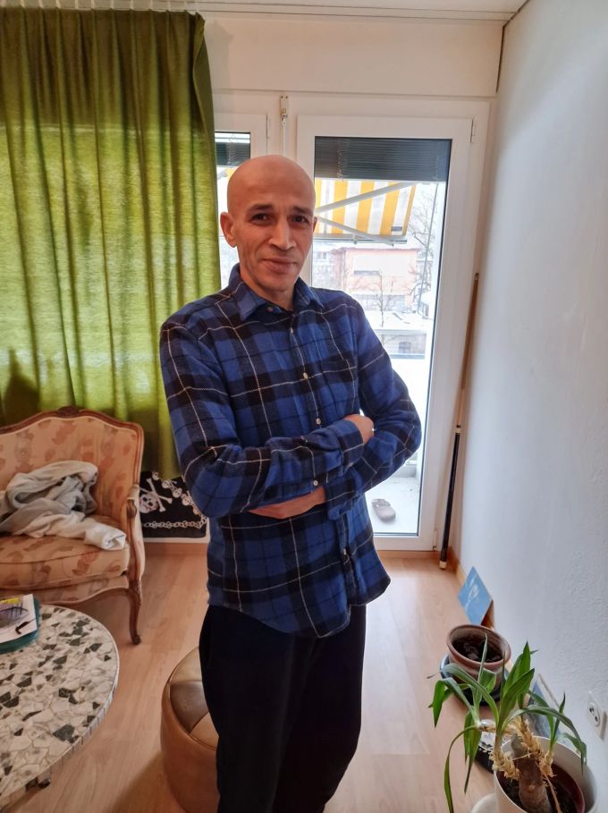 Seine Freizeit verbringt Fares am liebsten als DJ hinter dem Mischpult. Fares Bouhaouche Sozialhilfe DJ
