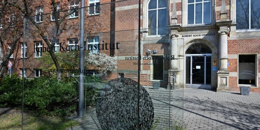 Eingang zum Robert-Koch-Institut in Berlin